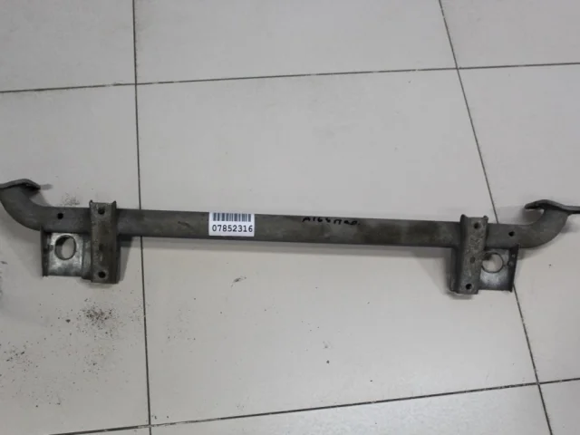 Усилитель бампера передний нижний для Mercedes-Benz GLE class W166 2015-2018 на фотографиях