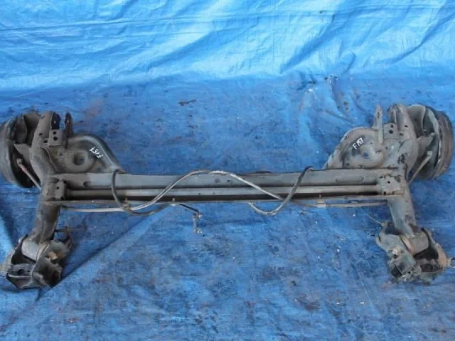 Задний подрамник для Nissan Juke YF15 2010-2014 на фотографиях