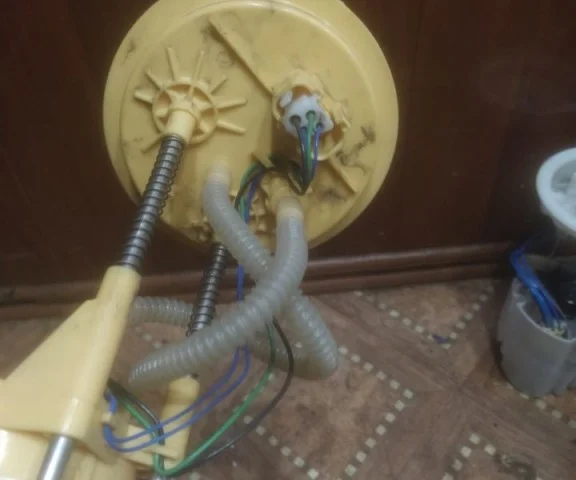 Топливный насос для BMW X3 F25 2010-2017 на фотографиях