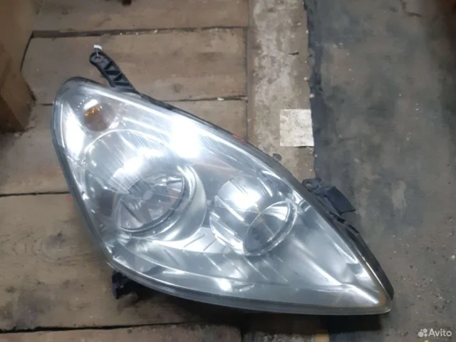 Фара правая для Opel Zafira B 2005-2015 на фотографиях
