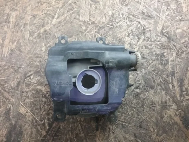 Противотуманка (ПТФ) передняя левая для Toyota Land Cruiser 200 2007-2015 на фотографиях