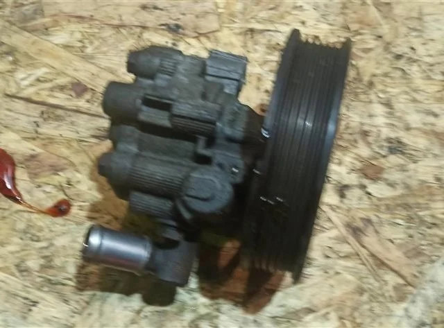 Насос ГУР для Opel Insignia Хэтчбек A 2008-2017 на фотографиях