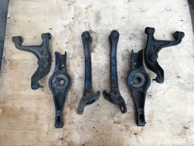 Рычаг задний правый верхний для Suzuki Grand Vitara 3dr 2005-2016 на фотографиях