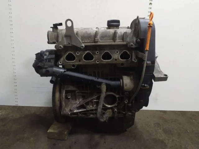 Двигатель без навесного для Volkswagen Polo III (6N1) 1994-1999 на фотографиях