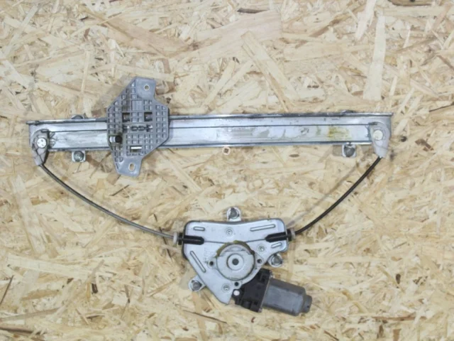 Мотор стеклоподъемника передний правый для Hyundai Solaris 1 рестайлинг 2014-2017 на фотографиях