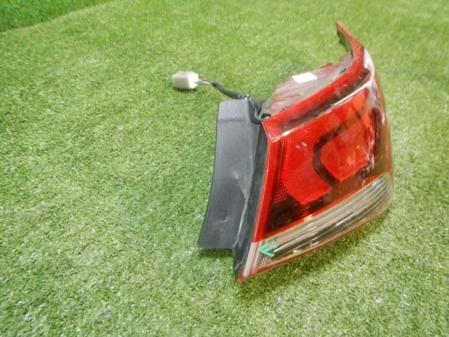 Фонарь внешний правый для Hyundai Solaris 2 (2017-2022) на фотографиях