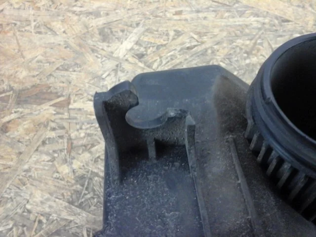 Корпус воздушного фильтра (нижняя часть) для Hyundai Solaris 1 RB (2011-2013) Хэтчбек на фотографиях