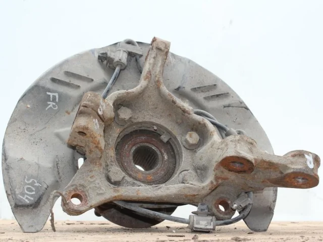 Кулак поворотный левый для Subaru Legacy BL/B13 2003-2009 на фотографиях