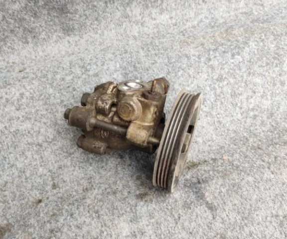 Насос ГУР для Hyundai Solaris 1 RB (2011-2013) на фотографиях