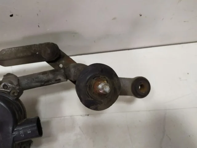 Мотор стеклоочистителя для Nissan Almera Classic B10 2006-2012 на фотографиях