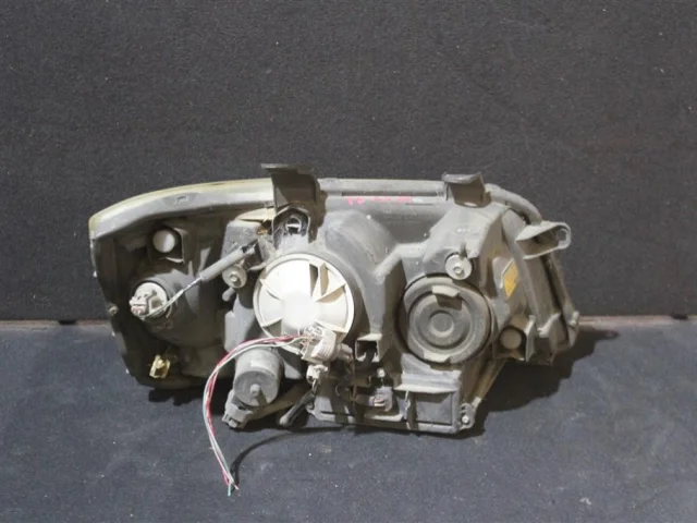 Фары для Toyota Highlander XU20 2000-2007 на фотографиях