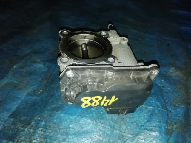 Дроссельная заслонка для Toyota RAV4 XA40 2013-2015 на фотографиях