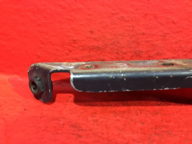 Петля капота левая для Nissan Note E11 2005-2012 на фотографиях