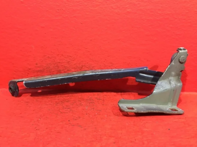 Петля капота левая для Nissan Note E11 2005-2012 на фотографиях