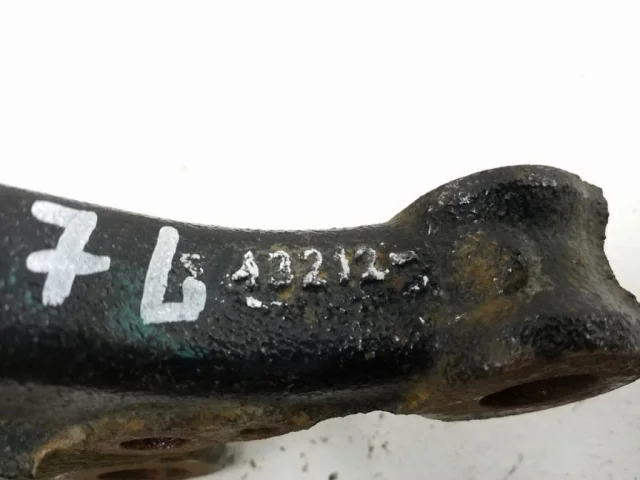 Кулак поворотный правый для Toyota Corolla E160/E180 Седан (RU) 2012-2016 на фотографиях