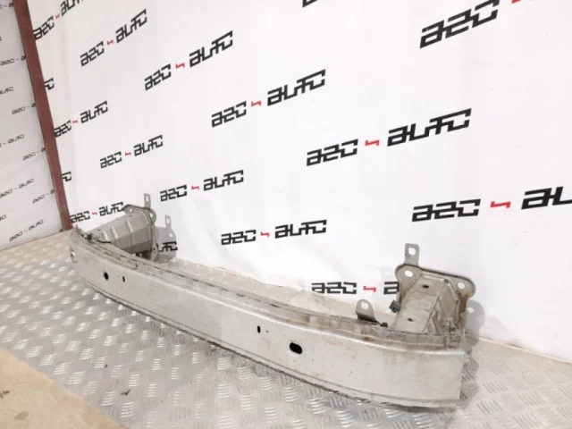 Усилитель переднего бампера для Volvo C30 MK 2006-2013 на фотографиях