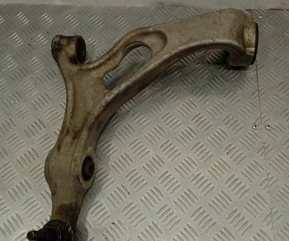 Рычаг передний правый нижний для Audi Q7 4L 2005-2015 на фотографиях