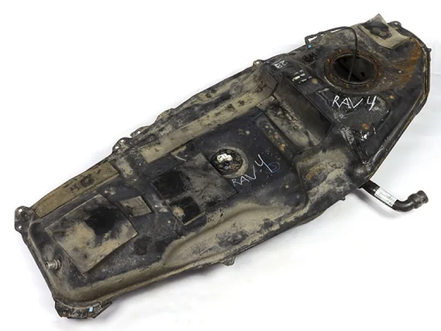 Топливный бак для Toyota RAV4 XA30 2005-2012 на фотографиях