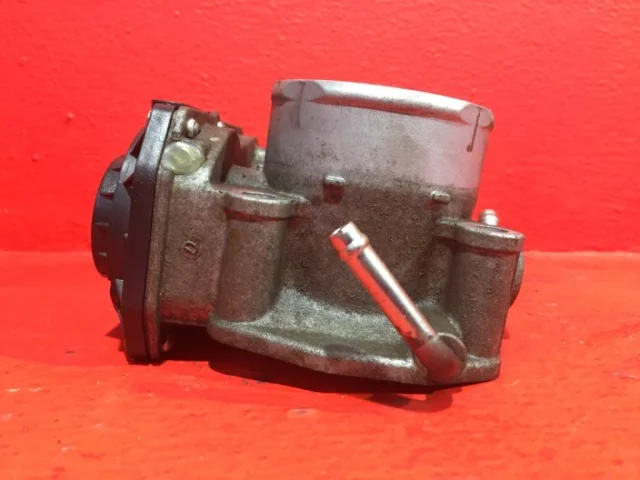 Дроссельная заслонка для Toyota RAV4 XA30 2005-2012 на фотографиях