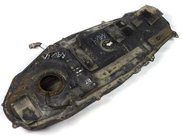Топливный бак для Toyota RAV4 XA30 2005-2012 на фотографиях