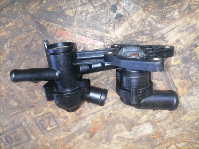 Термостат для Volkswagen Golf VI (5K) 2008-2012 на фотографиях