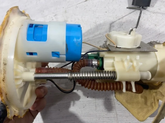 Топливный насос для Ford Explorer U251 2005-2011 на фотографиях