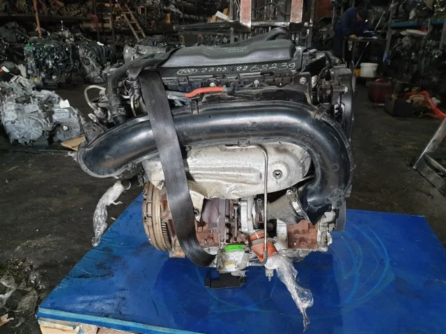 Двигатель без навесного для Ford Kuga CBS 2013-2016 на фотографиях