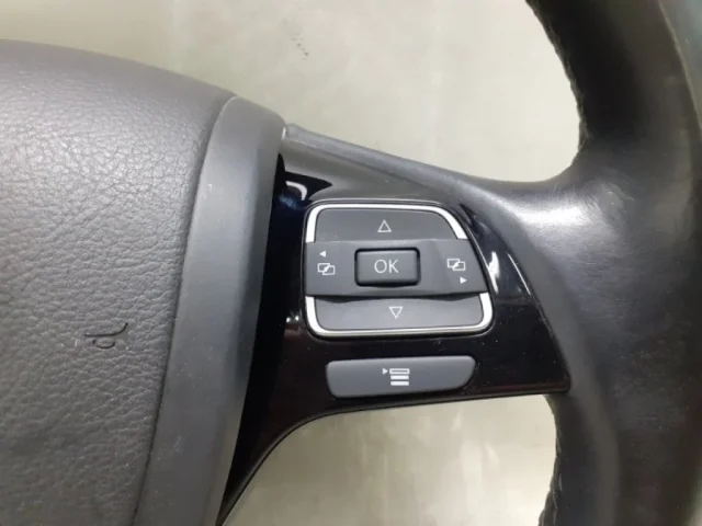 Подушка безопасности водителя для Volkswagen Touareg II (7P5) 2010-2014 на фотографиях