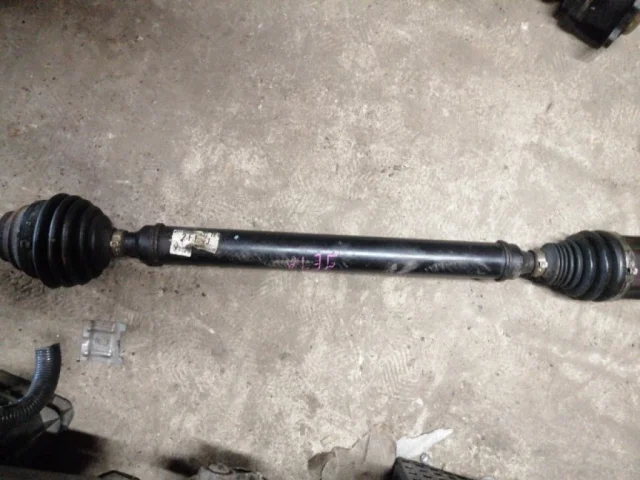 Привод передний правый для Volkswagen Passat (B6, Typ 3C) 2005-2010 на фотографиях