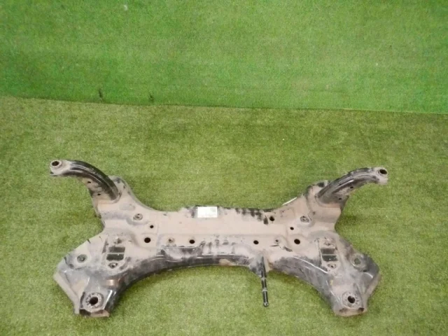 Подрамник двигателя для Hyundai Solaris 2 (2017-2022) на фотографиях