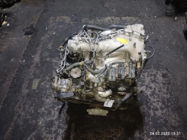 Двигатель без навесного для Mitsubishi Pajero V60 3dr 1999-2006 на фотографиях