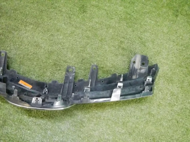 Решетка радиатора для Toyota Corolla E160/E180 Седан (RU) 2012-2016 на фотографиях