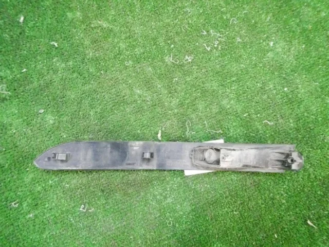 Отражатель (катафот) заднего бампера правый для Volkswagen Touareg II (7P5) Rest 2014-2018 на фотографиях