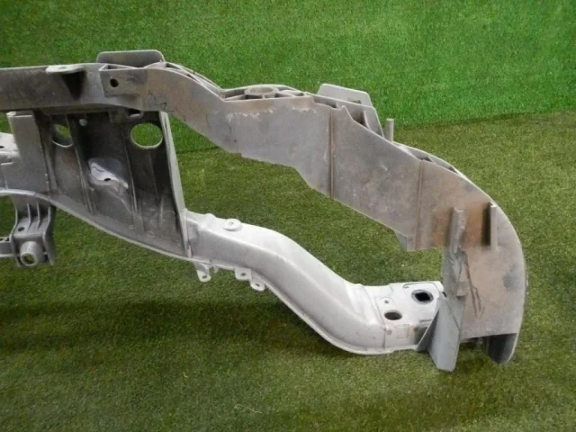 Панель радиатора (телевизор) для Ford Kuga CBS 2013-2016 на фотографиях