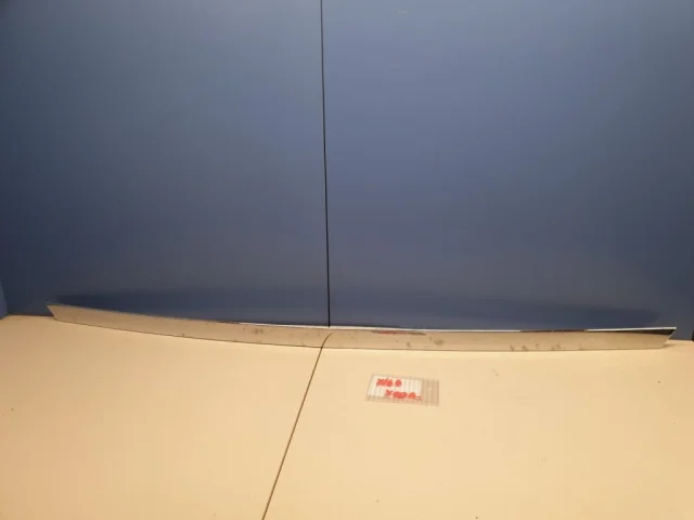 Молдинг крышки багажника для Mercedes-Benz GL class X166 2012-2016 на фотографиях