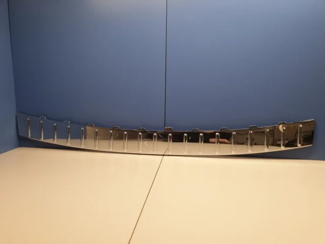 Накладка заднего бампера для Volkswagen Touareg II (7P5) Rest 2014-2018 на фотографиях