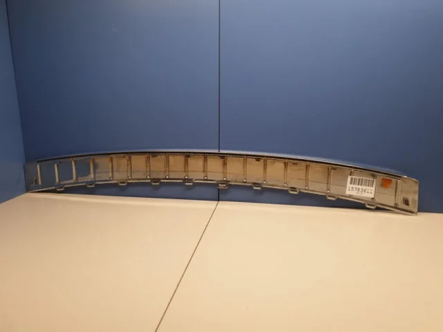 Накладка заднего бампера для Volkswagen Touareg II (7P5) Rest 2014-2018 на фотографиях