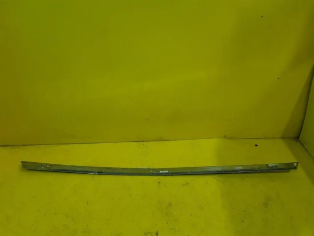 Молдинг крышки багажника для Mercedes-Benz GL class X166 2012-2016 на фотографиях