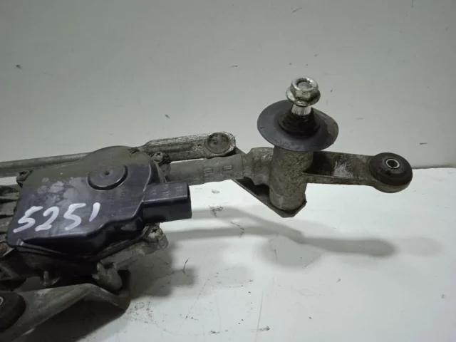 Мотор стеклоочистителя для Nissan Almera Classic B10 2006-2012 на фотографиях