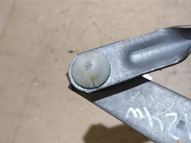 Трапеция стеклоочистителей для Toyota Corolla E120/E130 Седан 2000-2007 на фотографиях