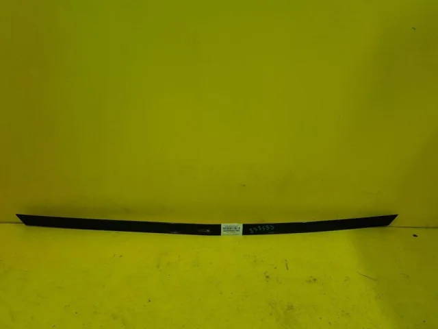 Молдинг крышки багажника для Mercedes-Benz GL class X166 2012-2016 на фотографиях