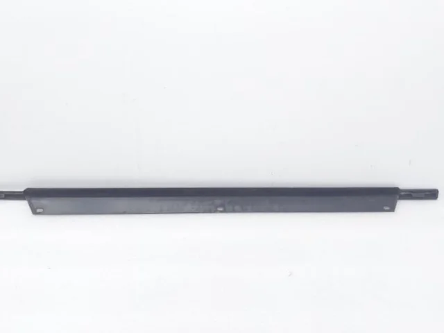 Уплотнитель задней левой двери для Audi Q7 4L 2005-2015 на фотографиях