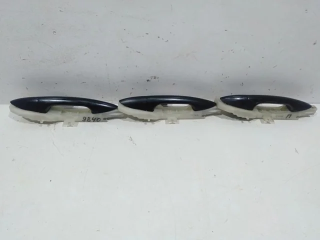 Ручка двери передняя правая внешняя для Hyundai Solaris 1 RB (2011-2013) на фотографиях