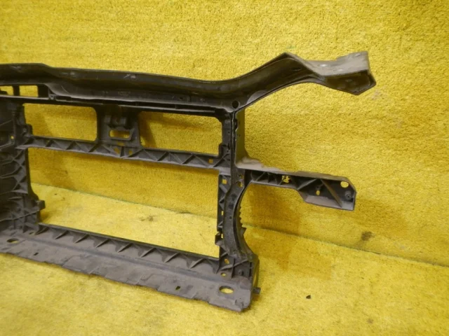 Панель радиатора (телевизор) для Volkswagen Golf VI (5K) 2008-2012 на фотографиях