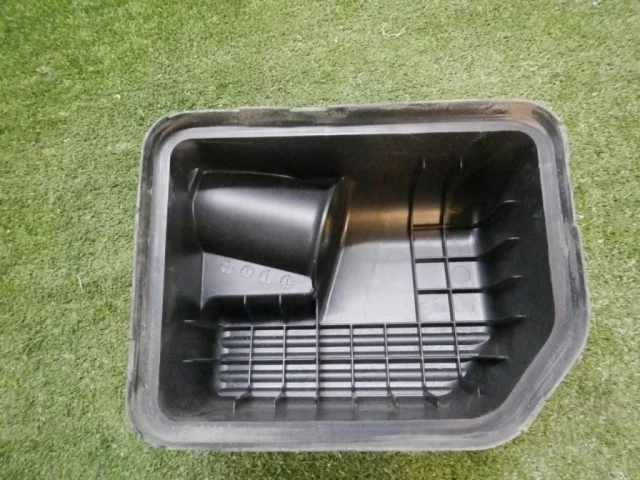 Корпус воздушного фильтра для Suzuki Grand Vitara 2005-2014 на фотографиях