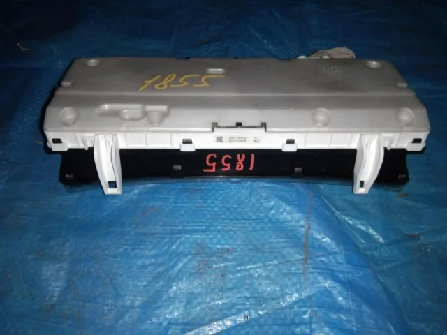 Приборная панель для Toyota Corolla E120 Седан (JDM) 2000-2006 на фотографиях