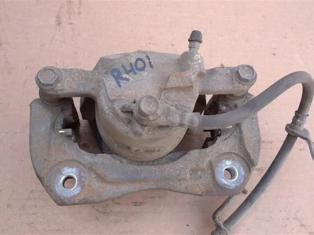 Суппорт передний правый для Toyota RAV4 XA40 2013-2015 на фотографиях