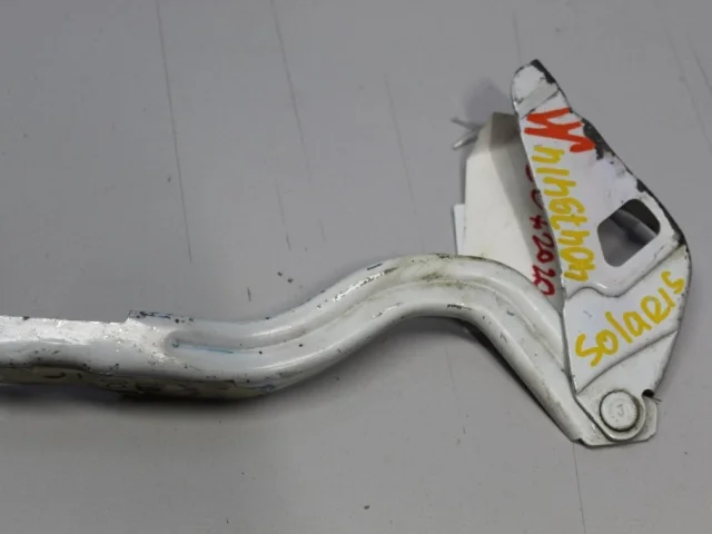 Петля капота правая для Hyundai Solaris 1 рестайлинг 2014-2017 на фотографиях