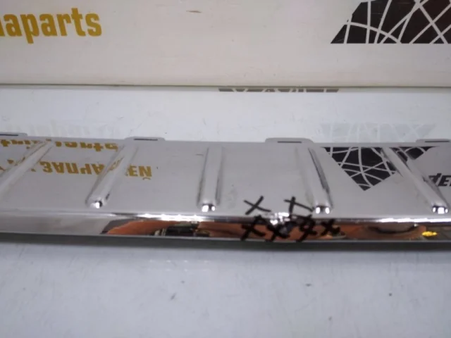 Накладка заднего бампера правая для Volkswagen Touareg I (7L) 2002-2010 на фотографиях