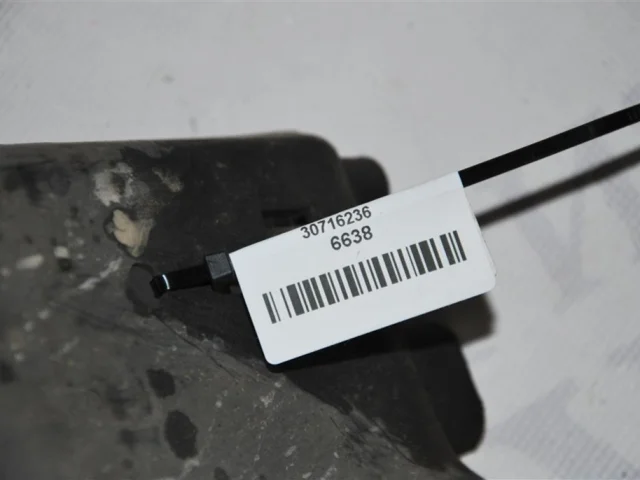 Защита топливопровода для Volvo XC90 I C 2002-2014 на фотографиях